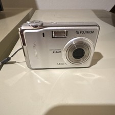 Fujifilm FinePix F460 Compact Digital Camera 5.1MP 3x Zoom 2.5" USB Silver