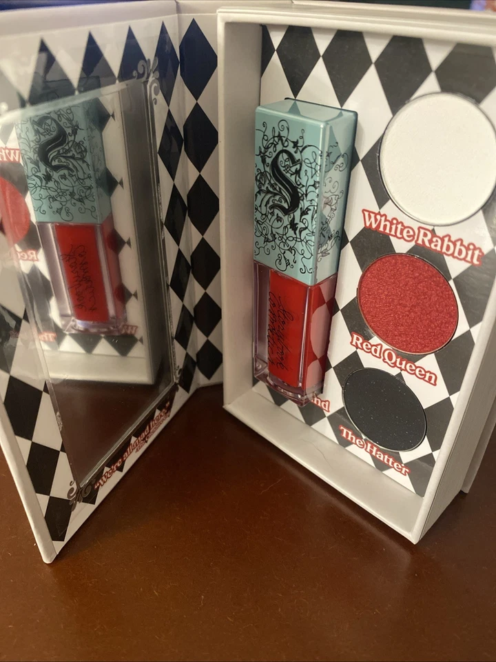Juego de sombras de ojos y lápiz labial líquido Alicia en el país de las maravillas Storybook Cosmetics NUEVO Foto 3 de 4