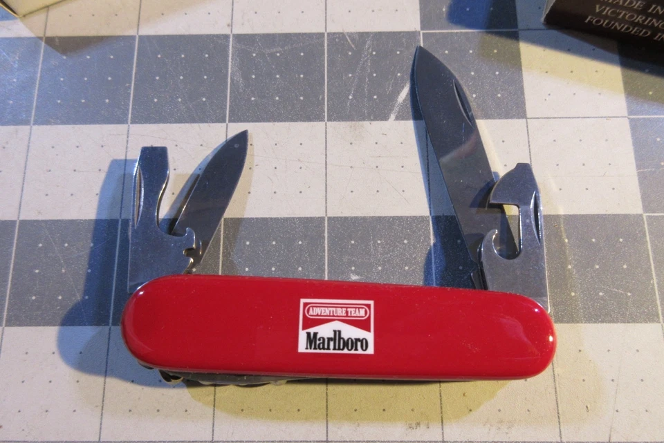 Swiss Army Knife Marlboro Cigarettes NOS 4 blades plus corkscrew - Image 2 of 4