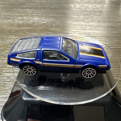 1981-1983 DMC12 DeLorean Collectible 1/64 Scale Diecast Diorama Model