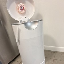 Munchkin PAIL Diaper pail, powered by arm  hammer no box