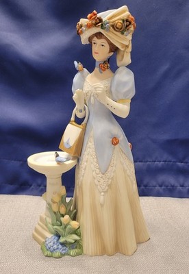 Vintage 1998 Avon President's Club Mrs. Albee Sales Award Porcelain