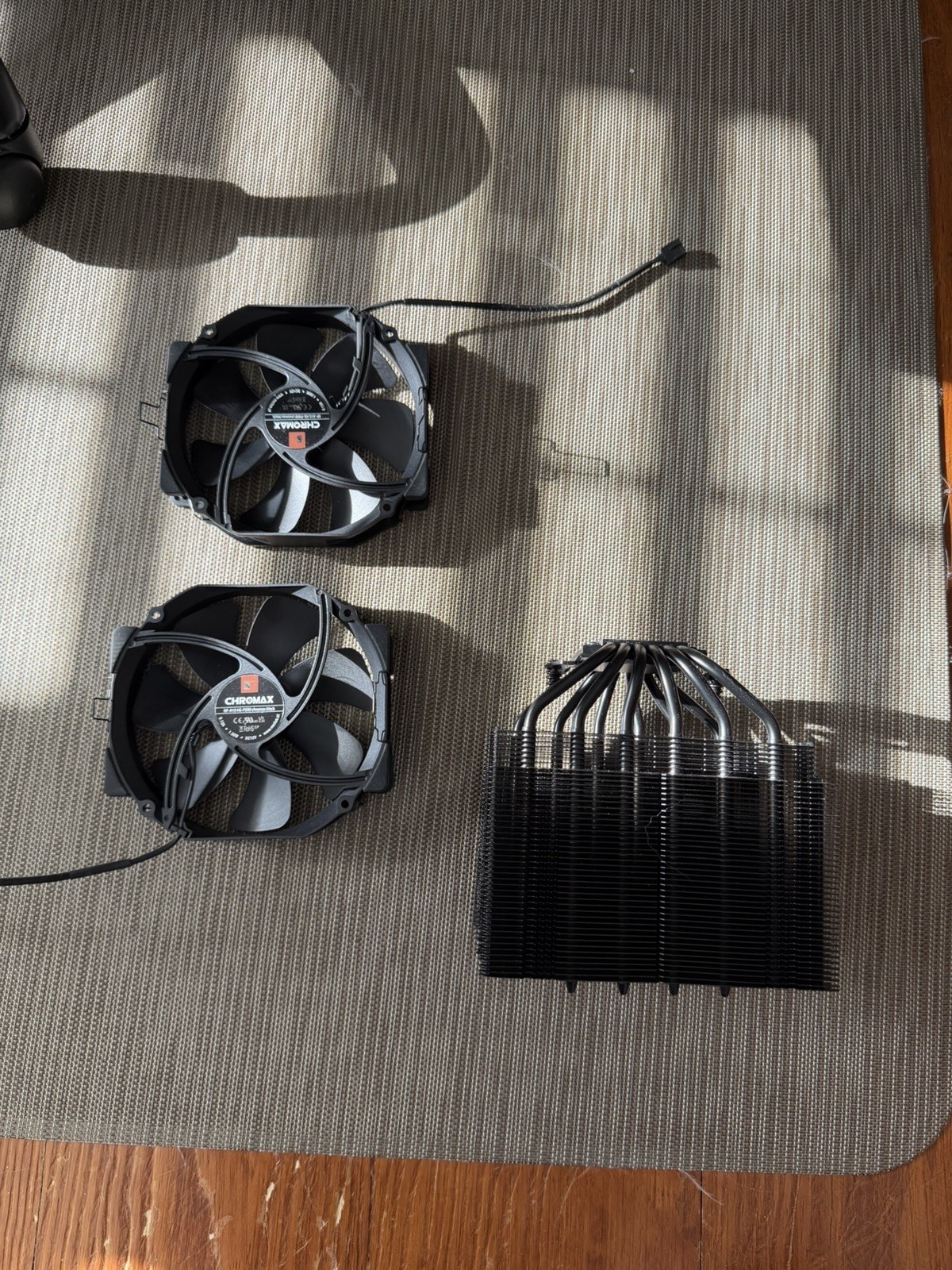 Noctua NH-U12A chromax.Black, 120mm Single-Tower CPU Cooler (Black)