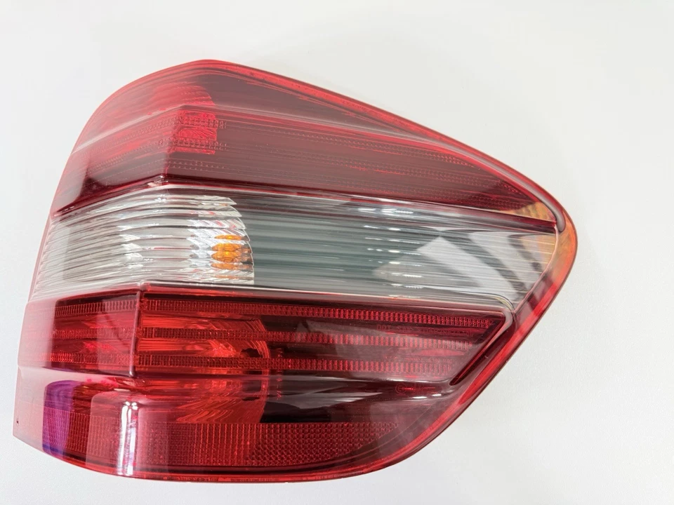 OEM 2006-2011 Mercedes-Benz ML350 W164 Tail Light Lamp Assembly Right Side - Image 3 of 4
