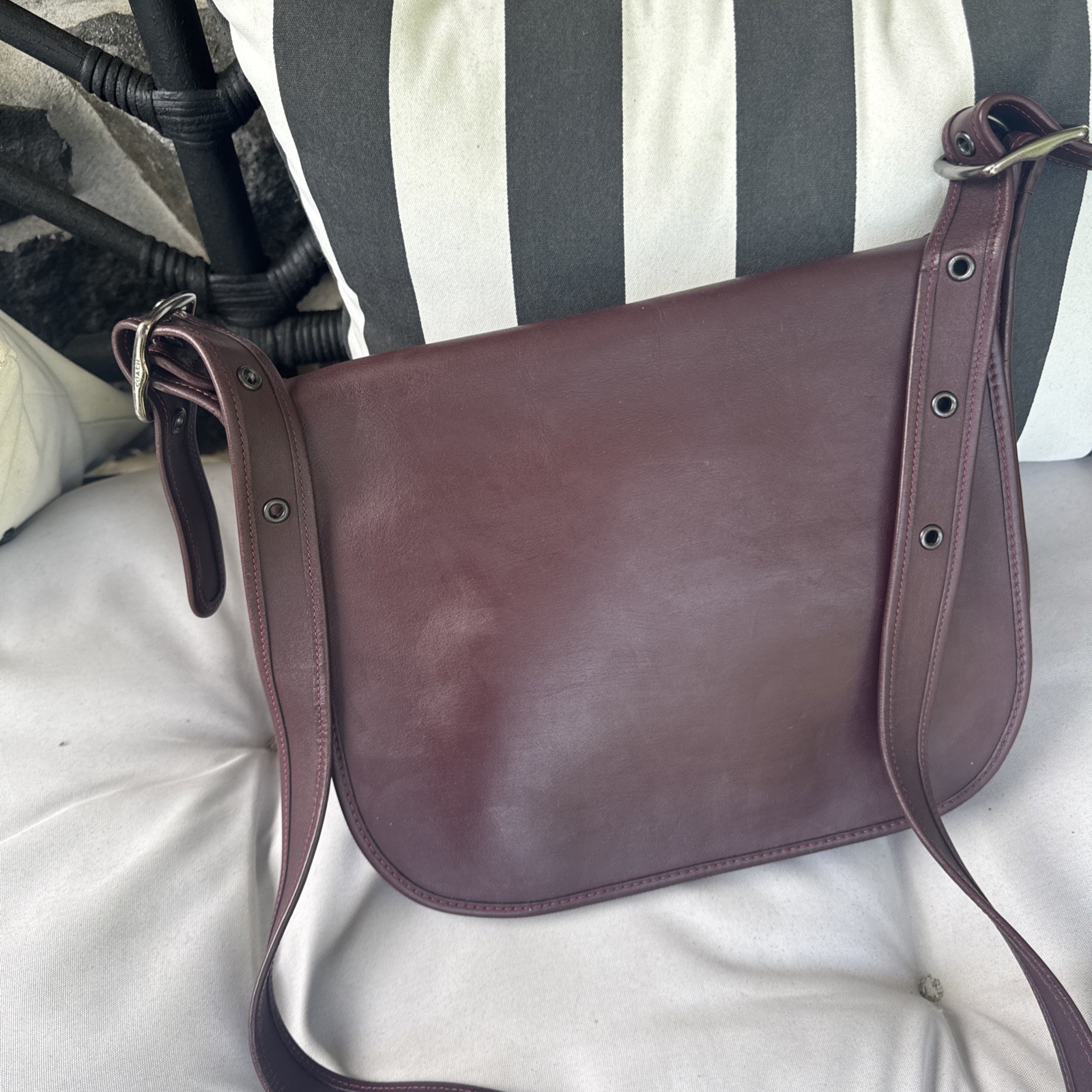 Vintage Coach Maroon Wine Burgundy Patricia Legacy 9951 Crossbody Shoulder Bag image 3