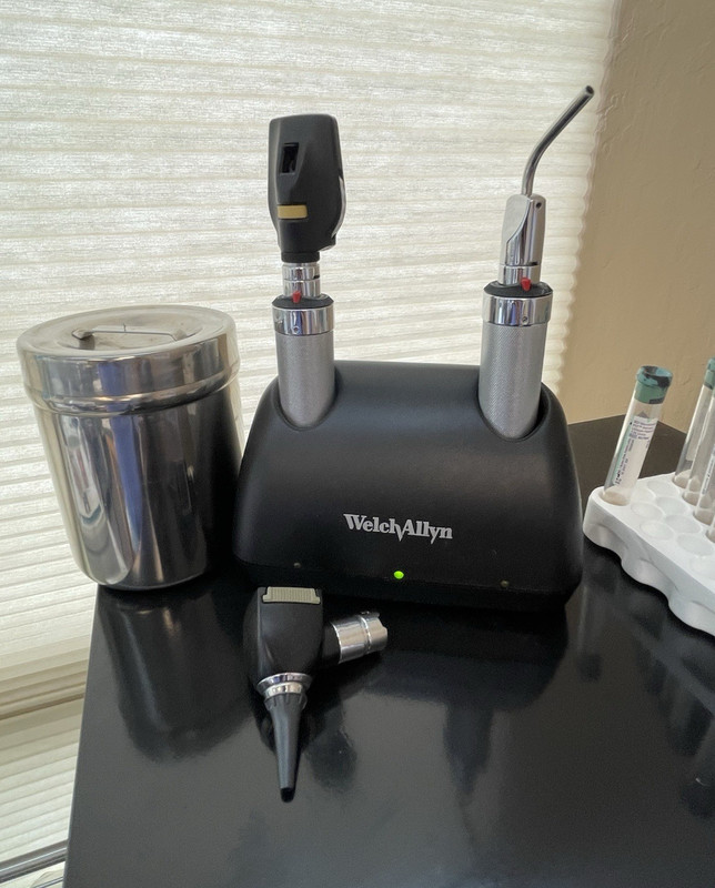 Welch Allyn 767 Otoscope & Ophthalmoscope Set w/ 2 Handles & Base