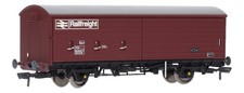 38-121 Bachmann OO 35 Ton VAA Sliding Door Box Van 200119 in Railfreight Maroon