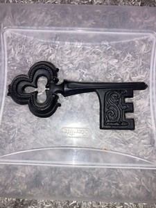 Vintage 1971 Sexton Gray Aluminum Skeleton Key Wall Décor Hanging Rare Halloween