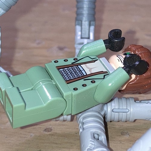 LEGO Dr. Octopus Minifigure (Otto Octavius) 4856 Spider-Man - Doc Ock's Hideout - Picture 5 of 6