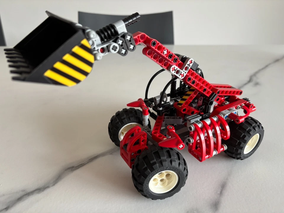 LEGO Technic 8283 Telehandler, foto 3 di 5