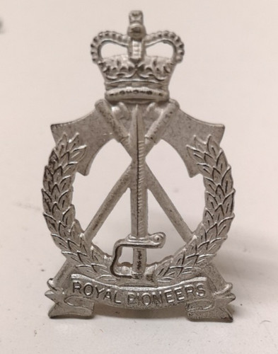 Royal Pioneer Corps Metal Hat Badge Queen's Crown