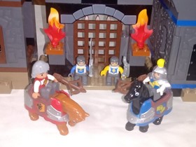 2004 VINTAGE LEGO DUPLO 4777 KNIGHTS CASTLE INCOMPLETE(READ DETAILS) HTF GUC