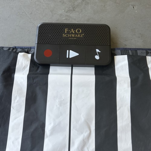 FAO SCHWARZ Giant Piano Keyboard Dance Mat - Tested & Works -70" x 30" - Picture 2 of 5