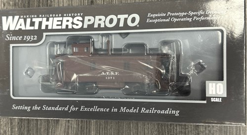 Walthers PROTO 920-103206 30’ ATSF 1309 Series Madera Caboose Santa Fe 1371 | Zustand: New