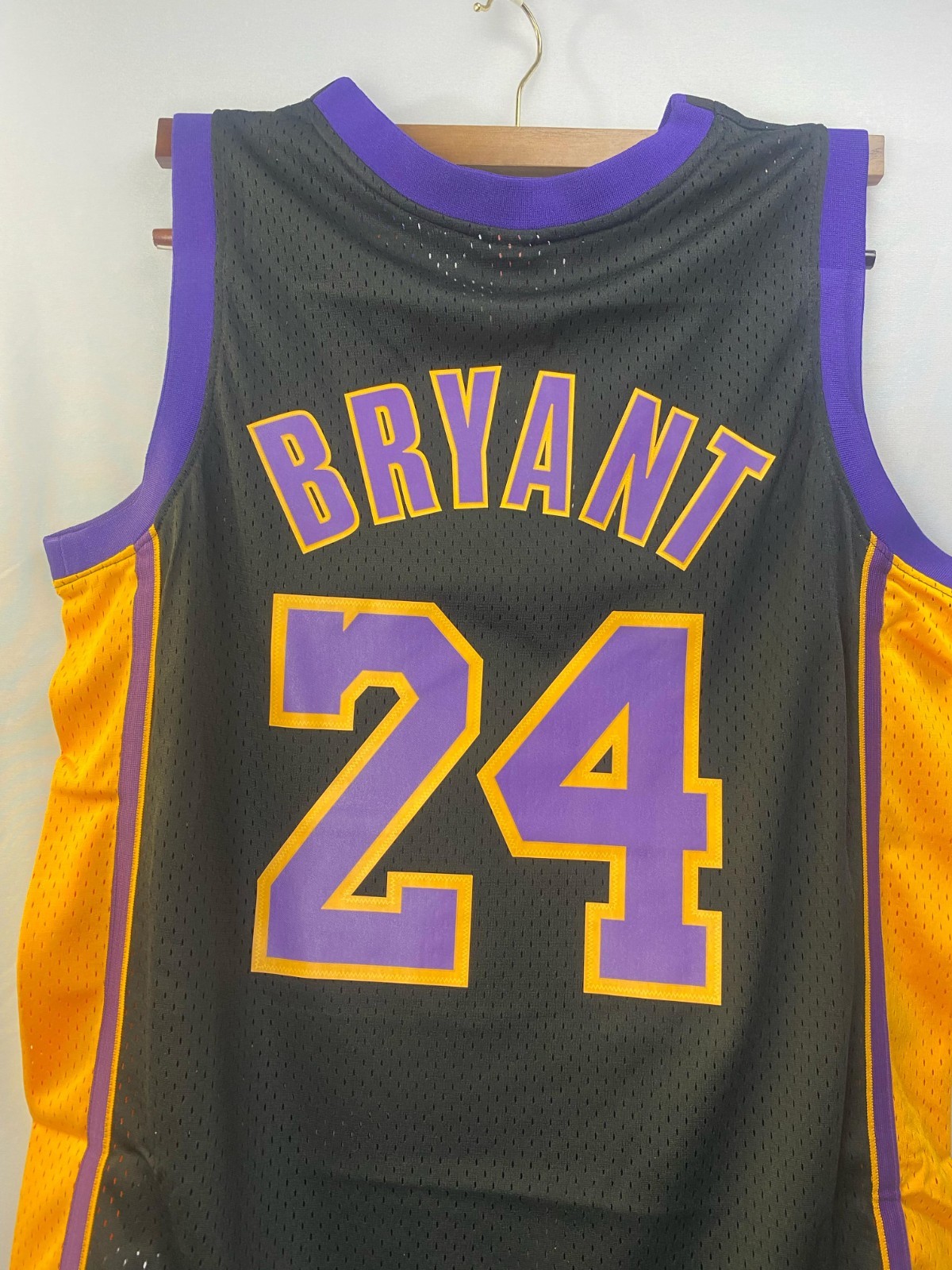Kobe Byant #24 LA Lakers Youth Purple Jersey Icon Edition Size Large