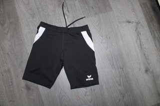 coole schwarze Jungen Sporthose in der Größe 164 von Erima