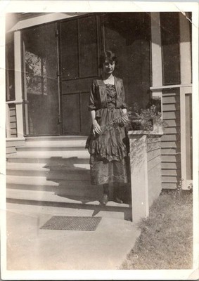 Real Photo Smartly Dressed Woman Gorgeous Fashion Dress 1920s 4.5 x 3.5