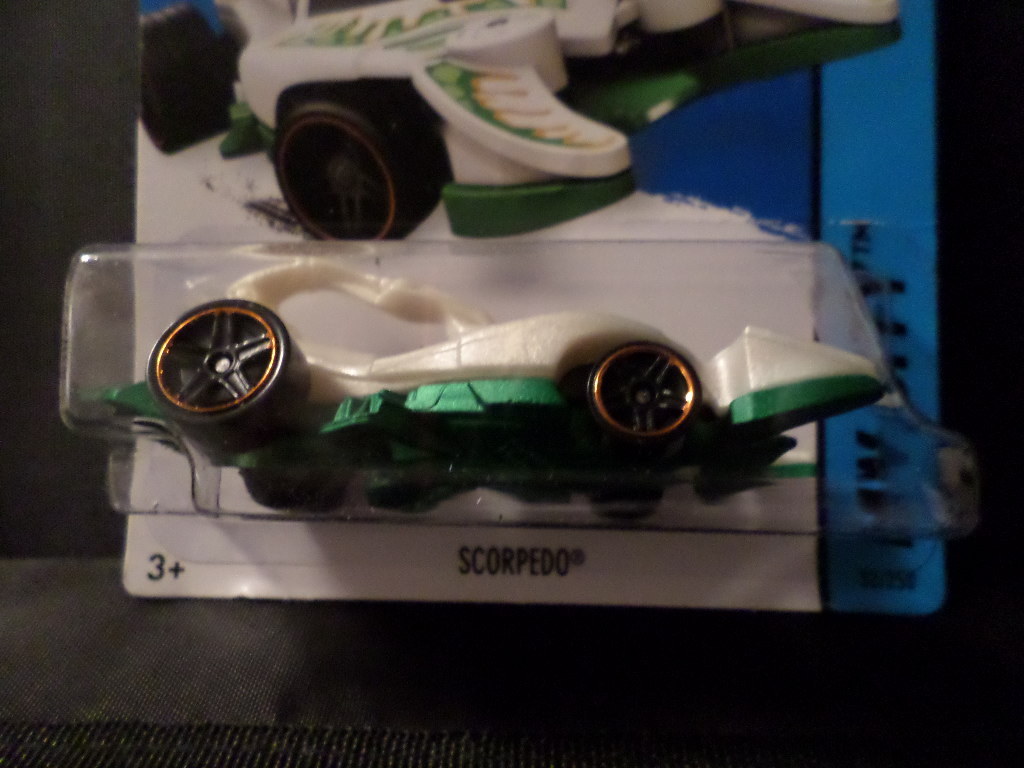 HW HOT WHEELS 2015 HW CITY #32/250 SCORPEDO HOTWHEELS WHITE/GREEN