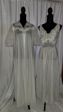 1960's Vintage Vanity Fair White Nightgown Robe sz 32