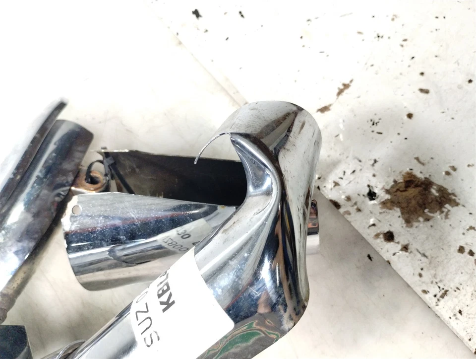 Suzuki Marauder VZ800 M50 2001 par de tubos silenciadores de escape dañados Foto 2 de 4