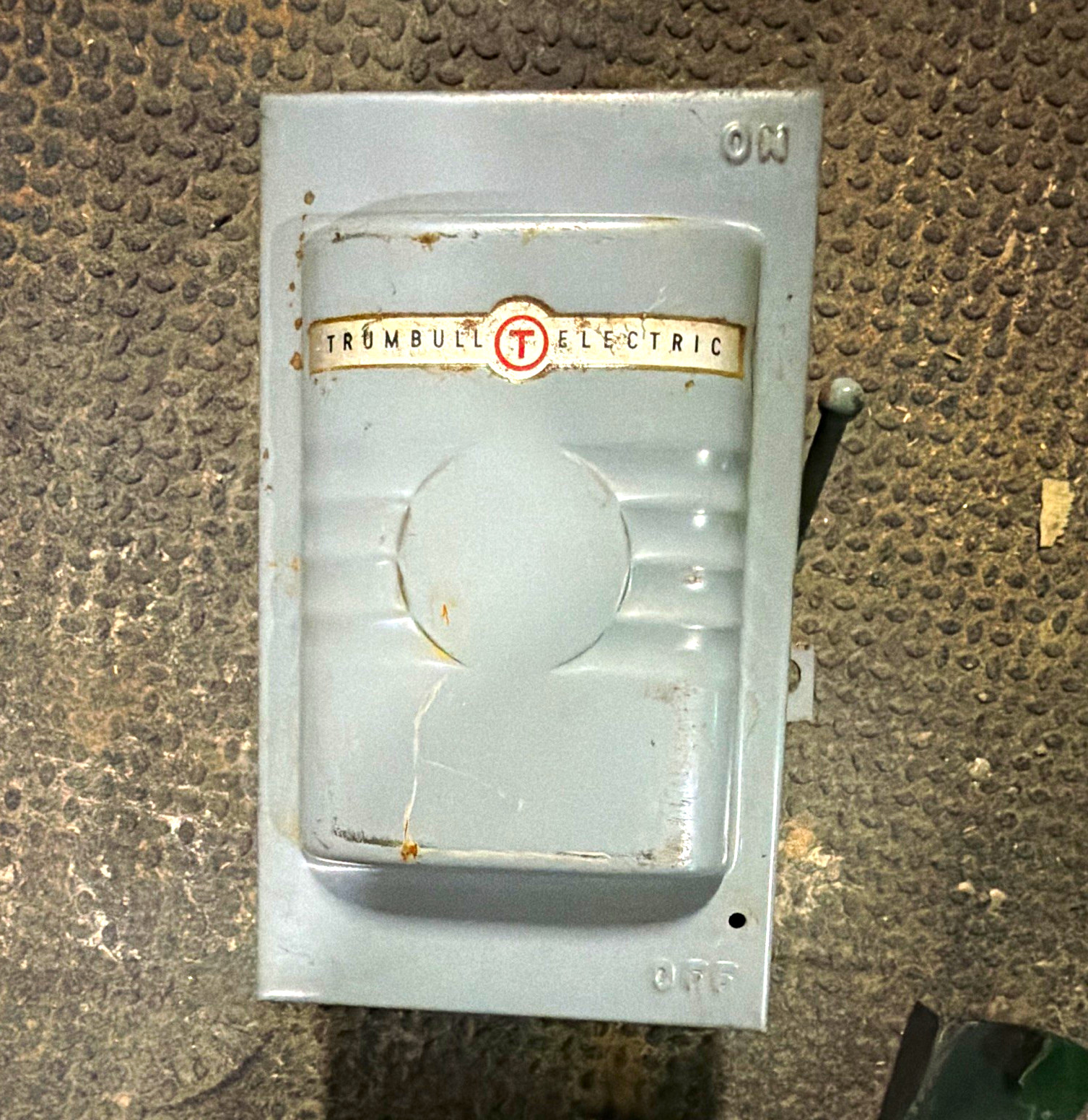 Trumbull Electric TC23111 30A 240V 2-Pole Fused Heavy Duty Safety Switch