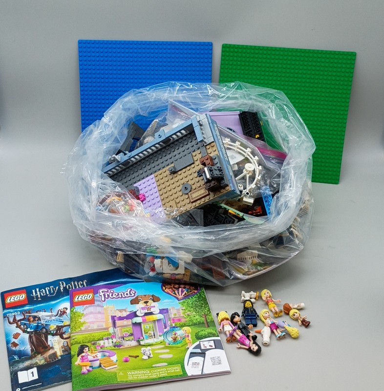 Bulk LEGO Mixed Bricks Lot With Mini-Dolls & Guides