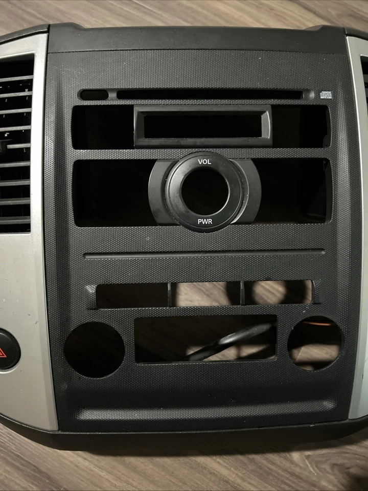 2009 - 2012 年日产 Frontier Xterra Center Dash 收音机暖通空调装饰边框面板 — 第 4/4 张图片