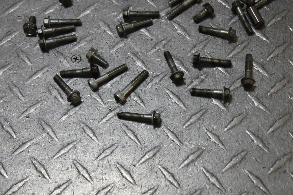 Honda CBR600F3 1997 pernos de montaje del motor accesorios tornillos del motor Foto 2 de 4