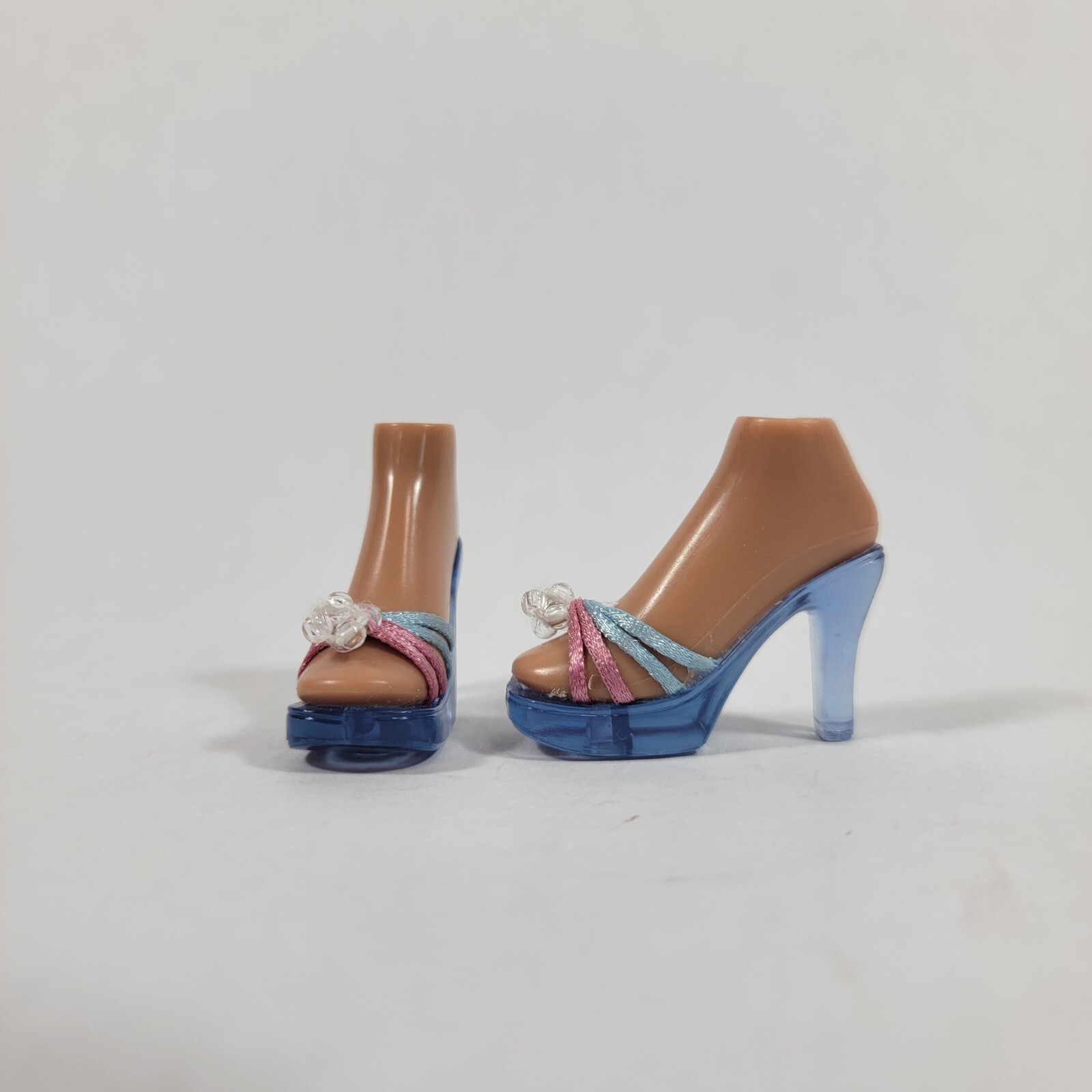 SAOLA Bambola Bratz Nite FIANNA di ricambio scarpe blu tacchi pantofole SOLO piedi