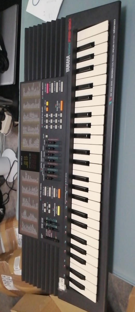 YAMAHA PSS-390 PORTA SOUND VINTAGE KEYBOARD WITH DIGITAL