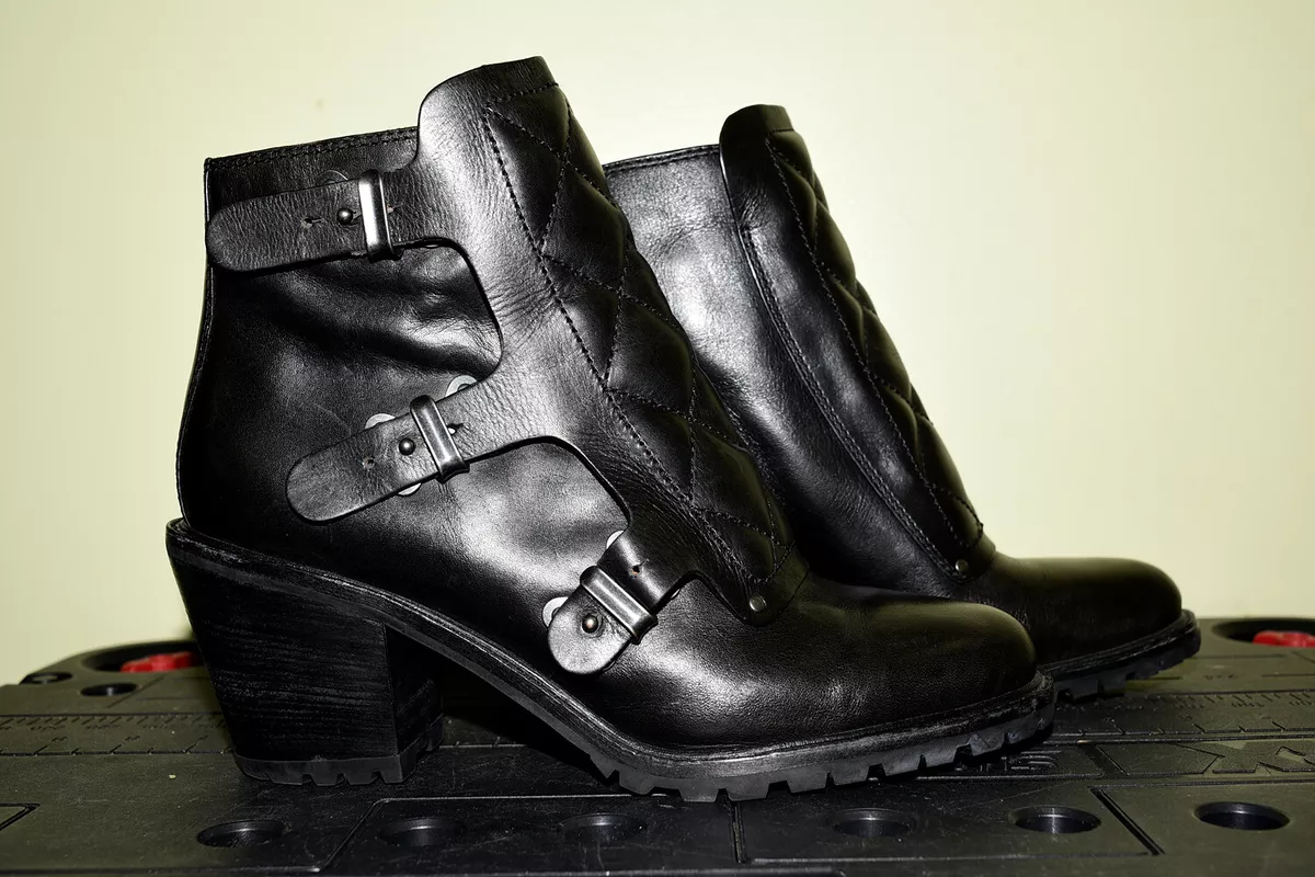 Marc jacobs hotsell leather boots