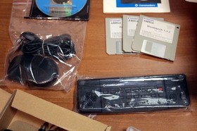 CCOMMODORE CDTV BOXED + CD-1221 KEYBOARD + CD-1253 MOUSE + GENLOCK 1301 LV4 91184