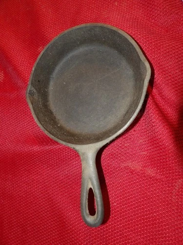 Vintage 6-In Lodge Cast-Iron Skillet 5D 3SK Double Pour 3-Notch Heat Ring