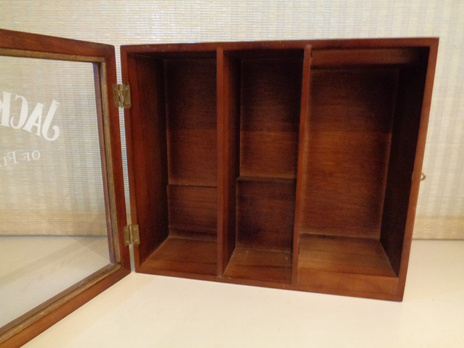 Jack Daniels Family of Fine Whiskeys Wooden 3 Bottle Display Case 12"