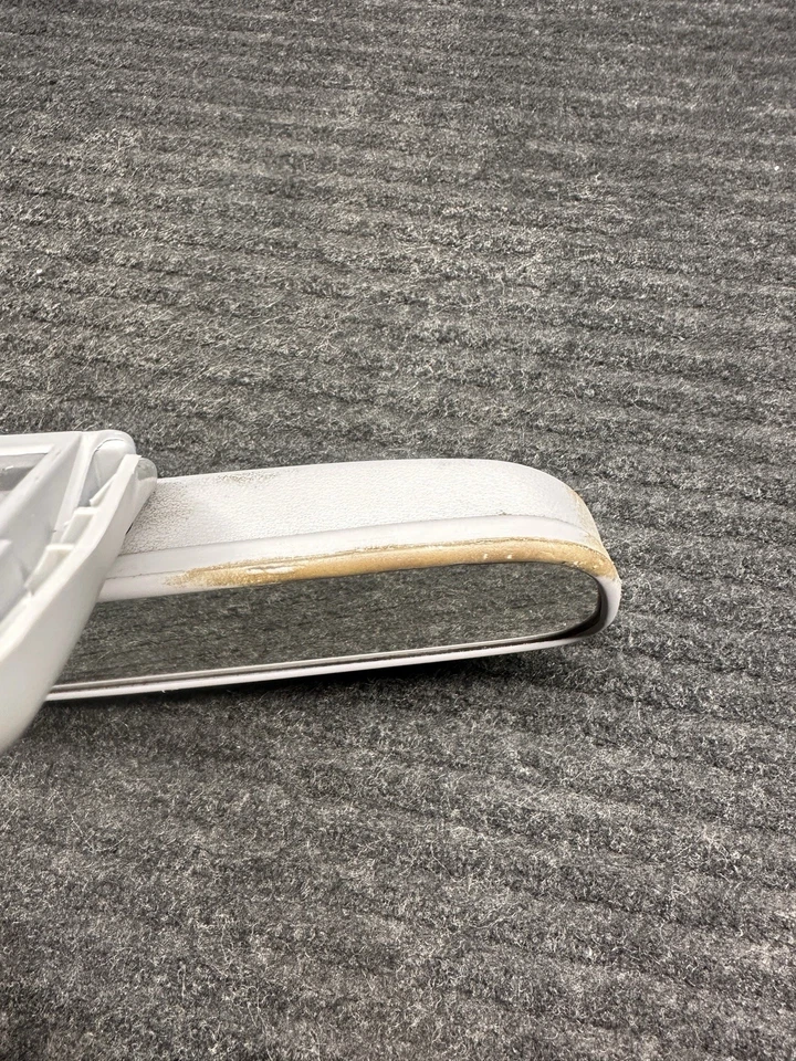 Espejo retrovisor Toyota RAV4 96-2000 OEM con cubierta gris claro y pernos AX Foto 2 de 4