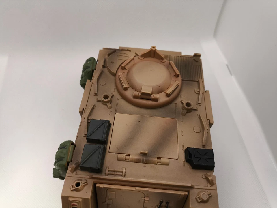 Vehículo de transporte del ejército Blue Box 2005 con paquetes de suministro y escotilla Foto 4 de 4