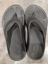 Oofos OOriginal Thong Unisex Sandals Black - Men's US 5/ Women's US 7