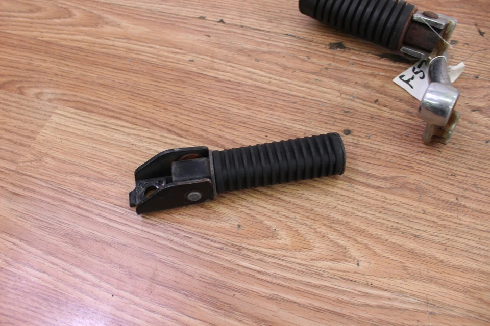 Передние и задние подножки 1979 HONDA CX500 CX 500 - Изображение 2 из 4