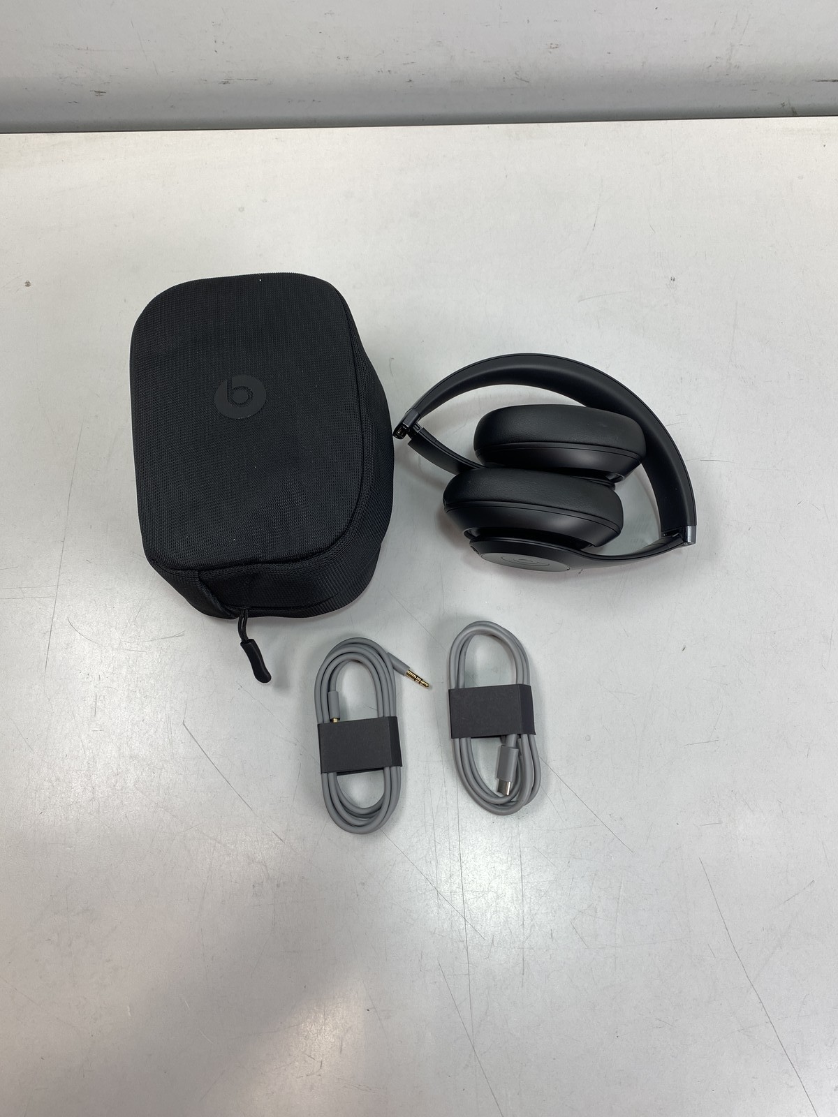 Beats - Studio Pro - Wireless Noise Cancelling Over-the-Ear Headphones- Black