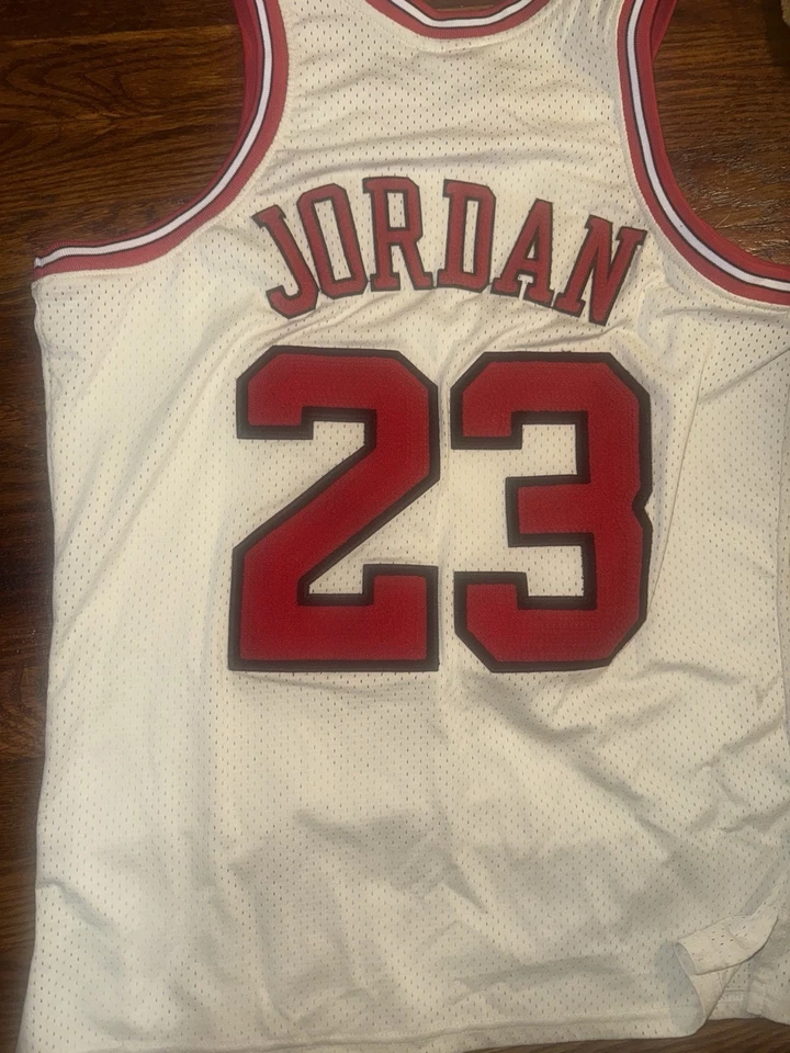 Jersey Toalla Bordada Michael Jordan Chicago Bulls LogoThrowback Talla M&N Foto 2 de 4