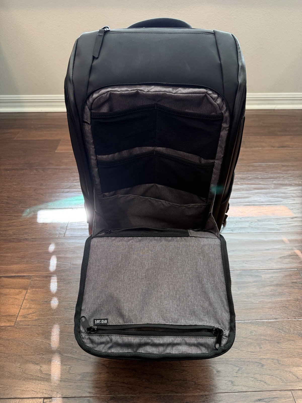 Nomatic Backpack, Great Condition - image 3