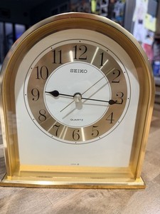 Seiko Quartz Mantel Desk Clock Gold Tone Japan Ref Q02291G Works Excellent