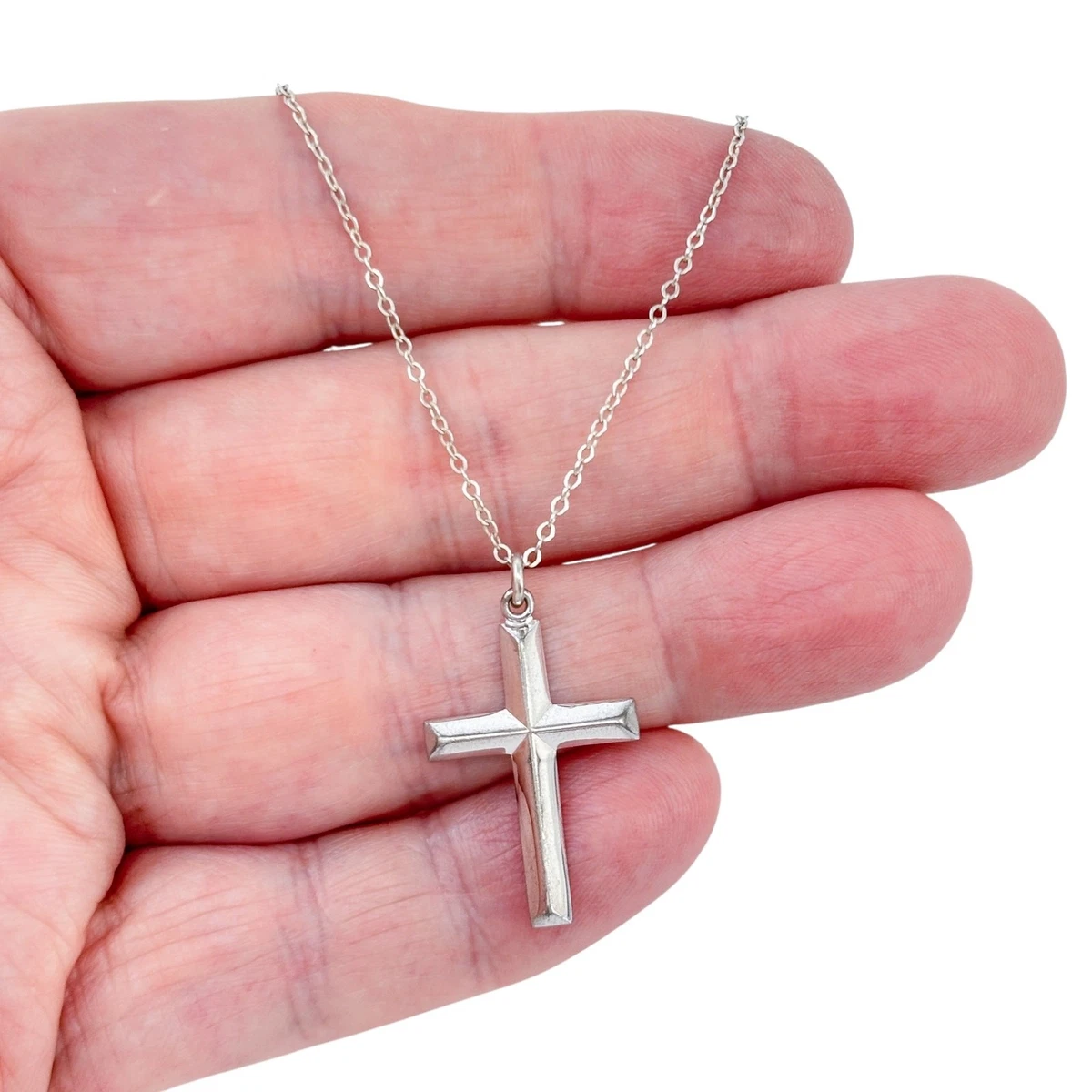 Vintage Sterling Cross Pendant In Vintage Designer Fine Necklaces