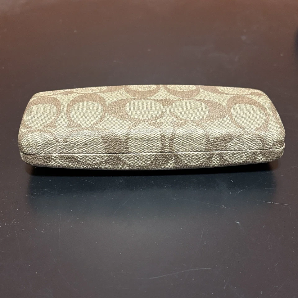 Estojo de óculos/óculos de sol Coach Signature concha dura marrom bronzeado retangular - Imagem 2 de 4