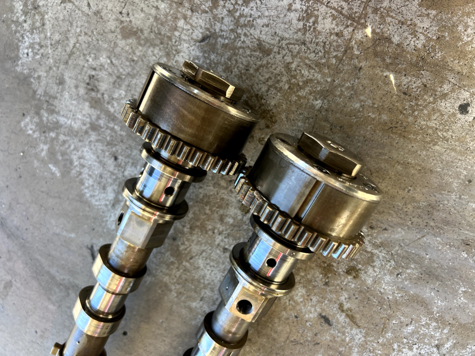 14-2019 maserati ghibli  LEVANTE 3.0l v6 LEFT side INTAKE EXH  camshaft