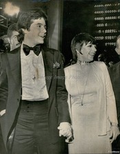 1973 Liza Minnelli Desi Arnaz Singer Celebrity Beauty 7X9 Historic Vintage Photo 1973 Liza Minnelli Desi Arnaz Singer Celebrity Beauty 7X9 Historic Vintage Photo