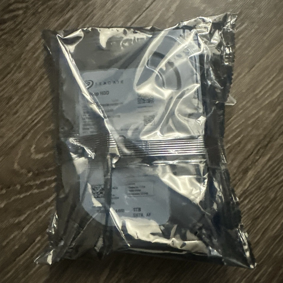 Seagate Desktop 1TB/1000GB SATA 3.5" HDD Hard Drive NEW With USB Key - Image 2 of 4