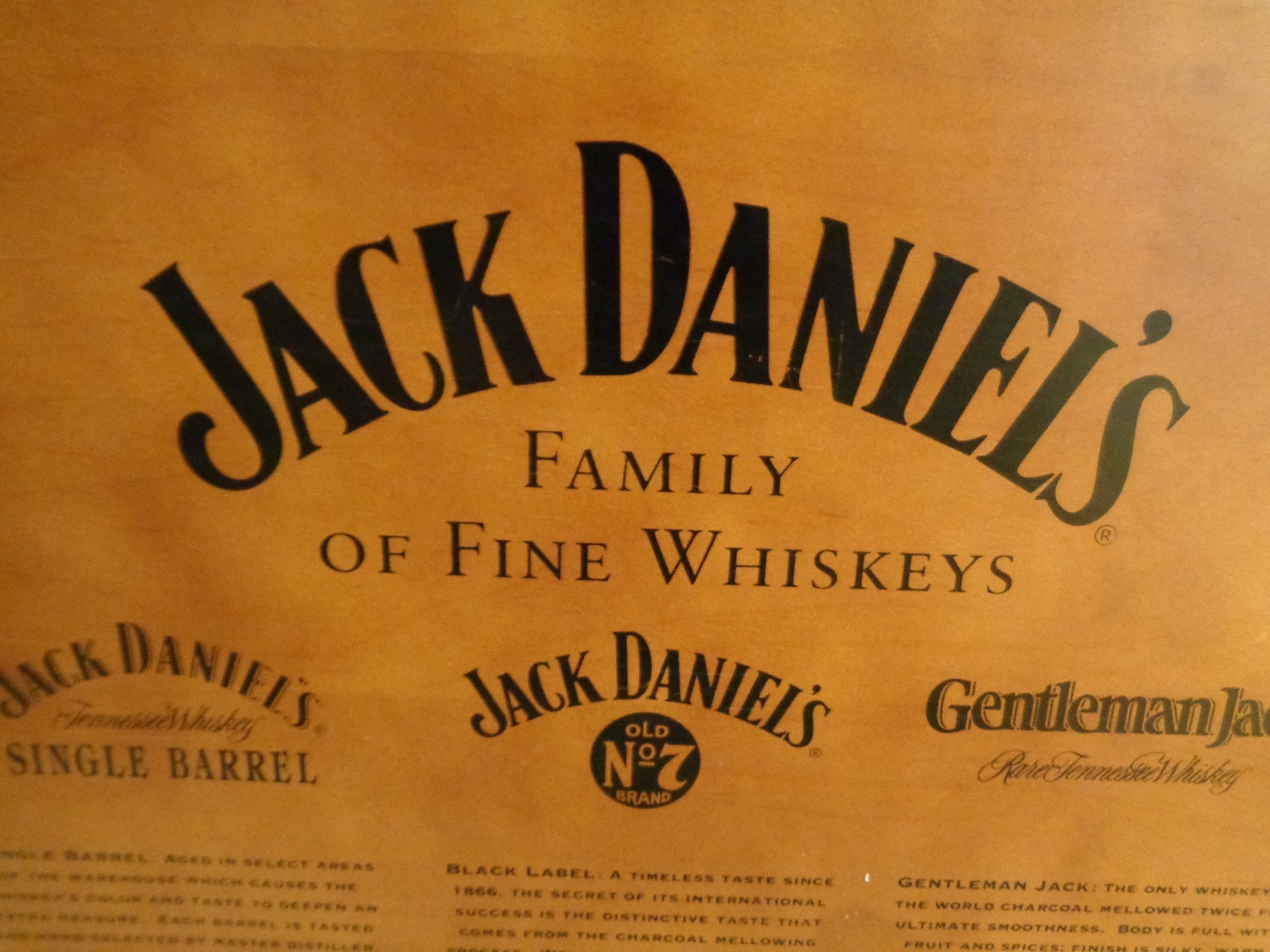 Jack Daniels Family of Fine Whiskeys Wooden 3 Bottle Display Case 12"