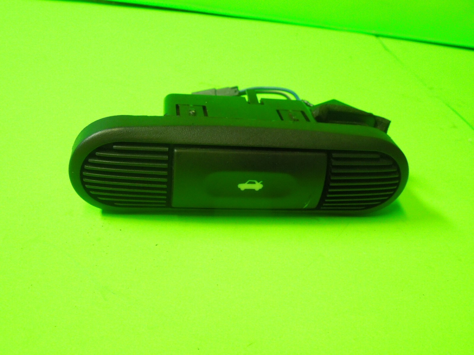 1999 99 98 JAGUAR XJ8 XJR TRUNK RELEASE CONTROL BUTTON SWITCH USED 00