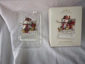 Collectible Hallmark Snowman Garden Bench Buddies 2007 